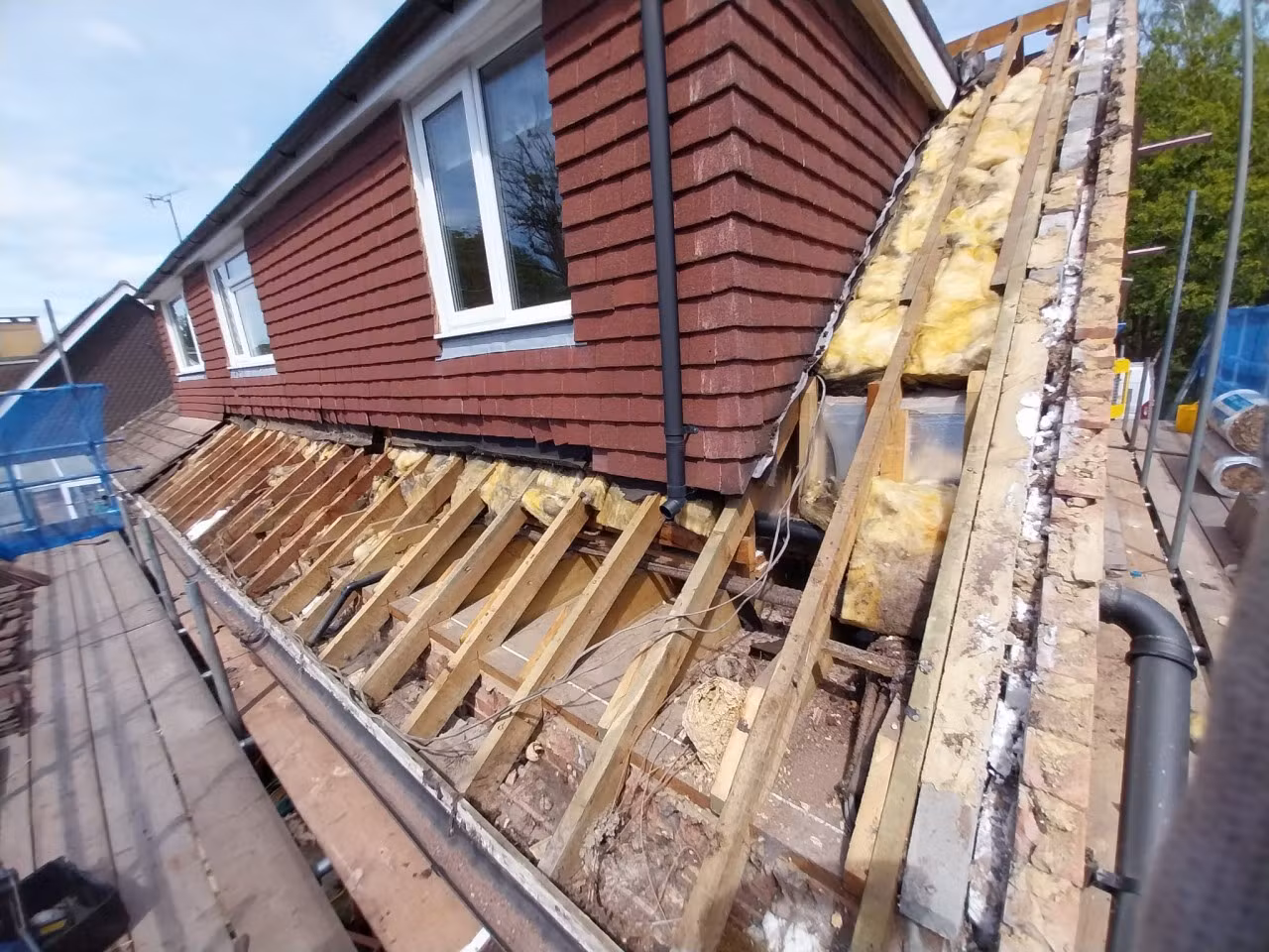 Case Study: Roof Replacement & Open-Cell Foam Removal After a Failed Removal – Near Woking, Surrey